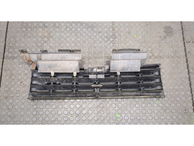 Решетка радиатора  Mitsubishi Pajero 1990-2000          2.5 