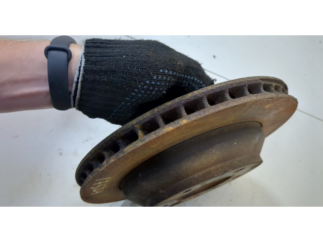 Диск тормозной Volkswagen Touareg 2010-2014 задний 7L8615601C