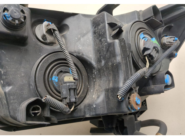 Фара передняя Toyota Sequoia 2008- правая