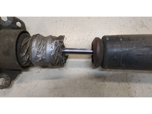 Стойка амортизатора Volkswagen Golf 4 1997-2005 1.4 бензин