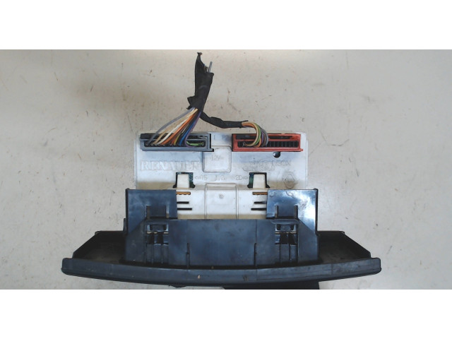 Дисплей бортового компьютера  Renault Trafic 2001-2014 p8200028364a        