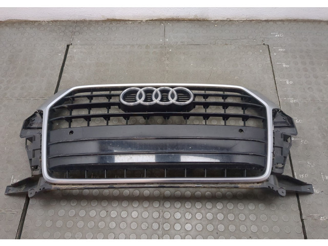 Решетка радиатора Audi Q3 2011-2018 8U0853651AA