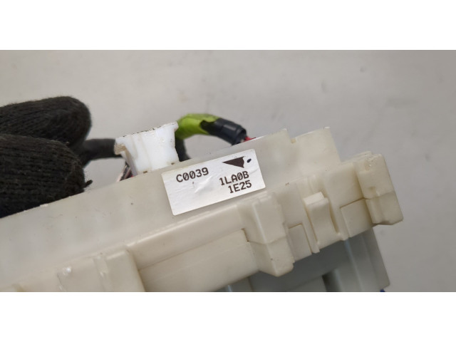 Блок предохранителей  Infiniti QX56 2010-2013         