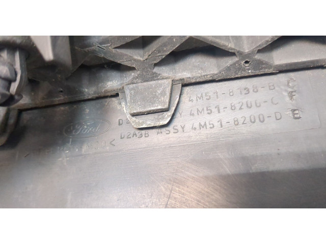 Решетка радиатора  Ford Focus 2 2005-2008          