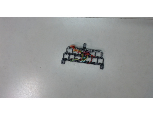 Блок реле  Volkswagen Passat 5 2000-2005           1.9