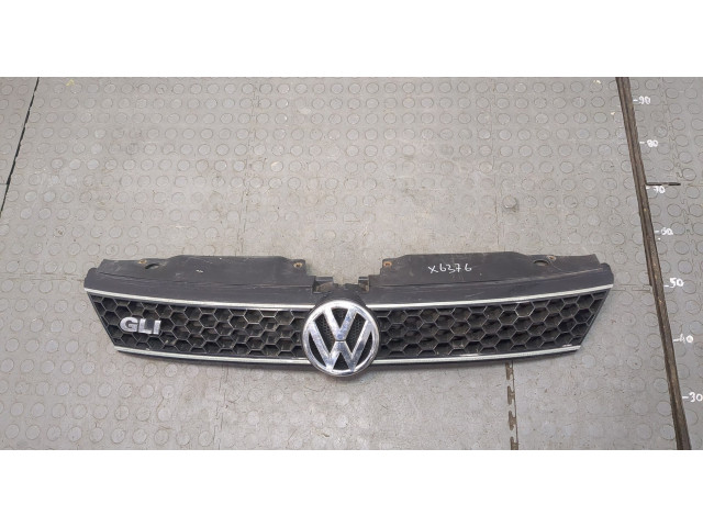 Решетка радиатора Volkswagen Jetta 6 2010-2018