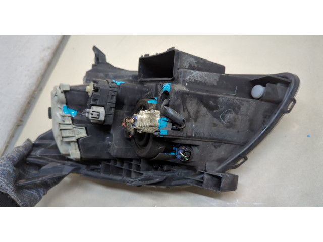 Фара передняя  Toyota Avensis 2 2003-2008 правая 