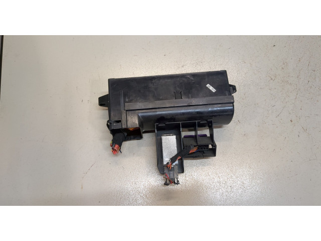 Блок предохранителей Volkswagen Golf Plus 1.4