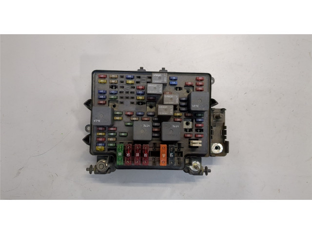 Блок предохранителей  Chevrolet Tahoe 1999-2006      12193645    5.3