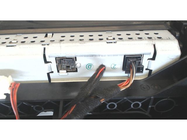 Дисплей бортового компьютера Mercedes C W204 2007-2013 2046801231