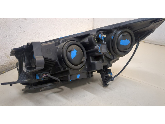 Фара передняя  Ford Escape 2015-2019 правая 