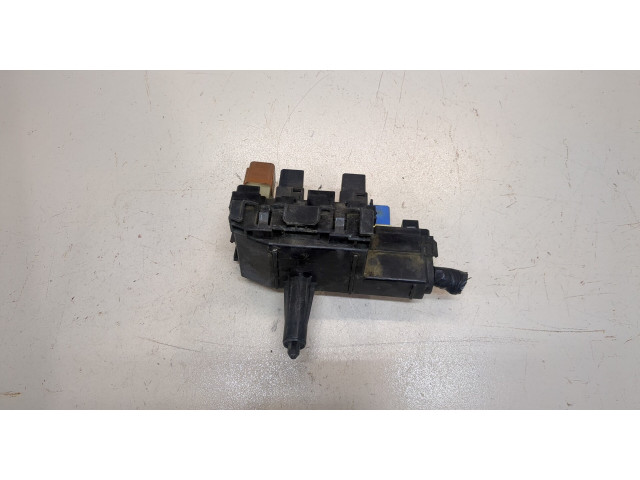 Блок реле Infiniti QX56 2004-2010 7154704430, 243827S010