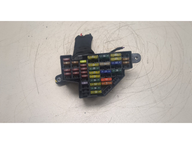 Блок предохранителей  Volkswagen Passat 7 2010-2015 Европа         