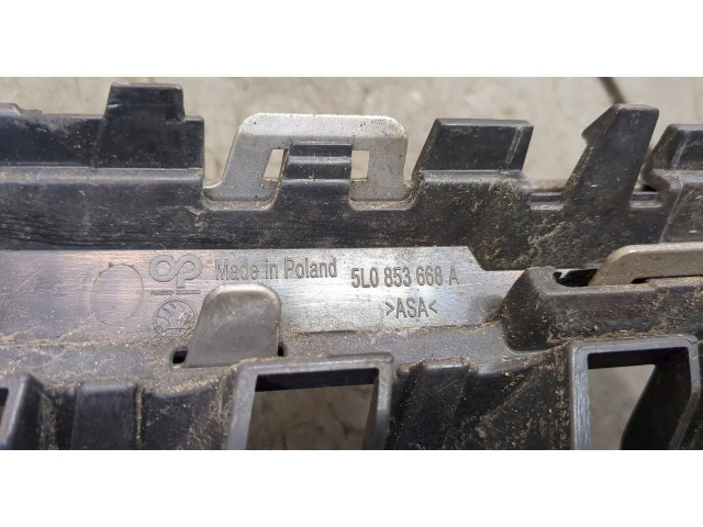Решетка радиатора  Skoda Yeti 2013-2018          5l0853668a