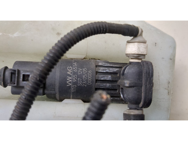 Бачок омывателя  Volkswagen Golf 5 2003-2009    