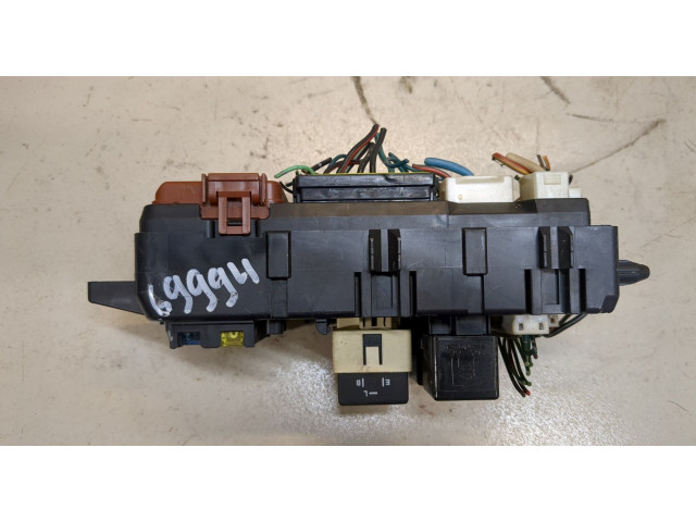 Блок предохранителей Mitsubishi Carisma 1.9