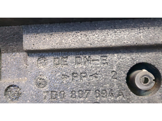 Бампер  Volkswagen Transporter 4 1991-2003 передний   7D0807693