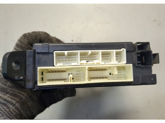 Блок предохранителей  Toyota Tundra 2007-2013         