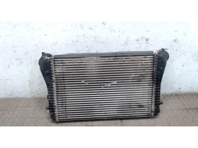 Интеркулер  Volkswagen Jetta 5 2004-2010 2.0  1k0145803t    
