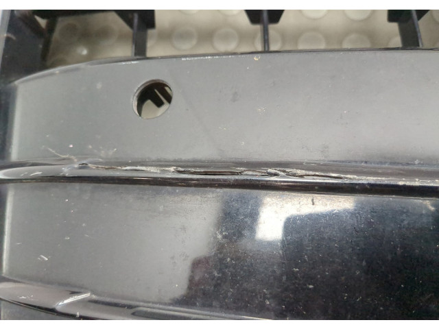 Решетка радиатора Audi Q3 2011-2018 8U0853651AA