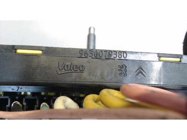Блок предохранителей Citroen C4 Grand Picasso 2006-2013 9636079380 1.6