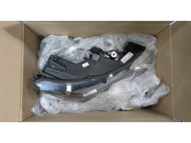 Фара передняя  Audi A1 (8X) 2010-2014 правая 