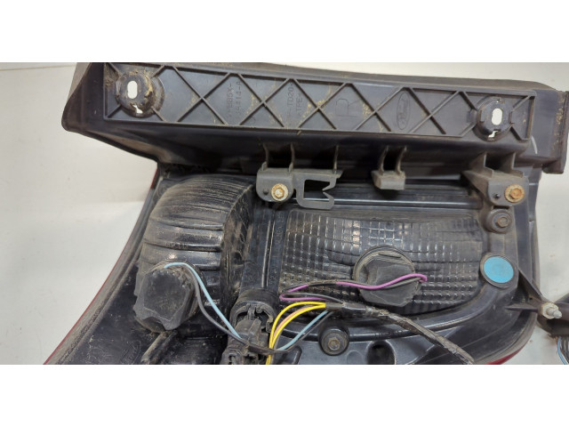 Задний фонарь BB5Z13404C