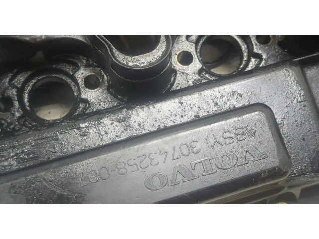Клапанная крышка двигателя ДВС  Volvo XC90 2002-2006 2.4     