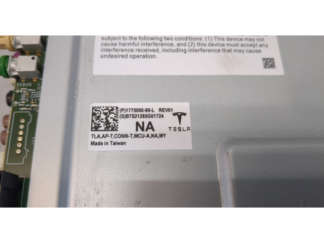 Блок управления бортовым компьютером Tesla Model Y