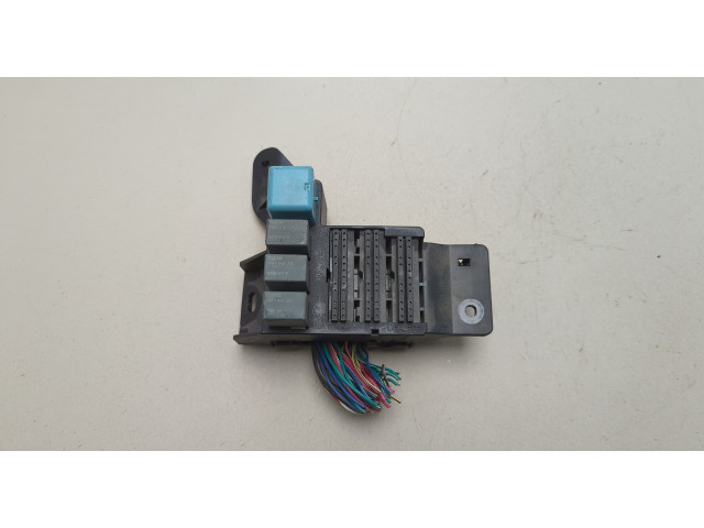 Блок реле Toyota Matrix 2002-2008 88972394