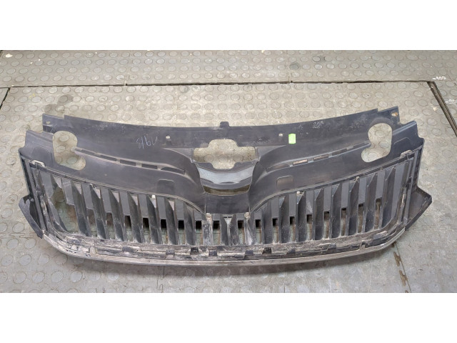 Решетка радиатора  Skoda Rapid 2012-2020          