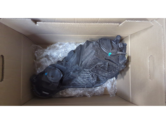 Фара передняя Skoda Yeti 2009-2018 правая