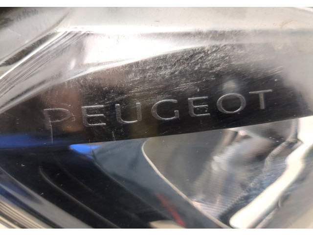 Фара передняя Peugeot Partner 2018-2024 правая