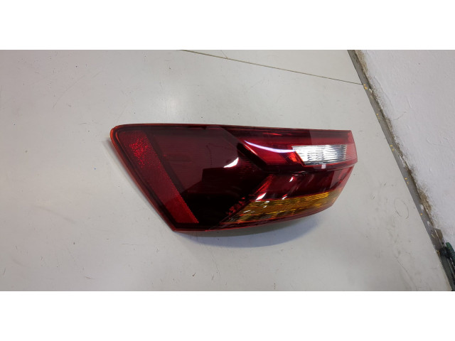 Задний фонарь