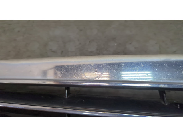 Решетка радиатора  Mercedes E W211 2002-2009          