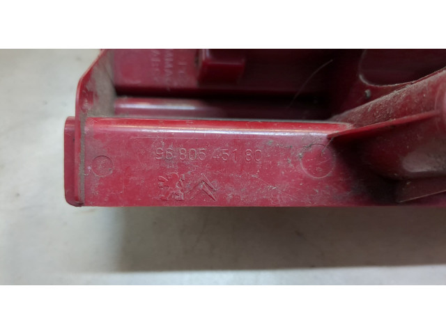 Задний фонарь          