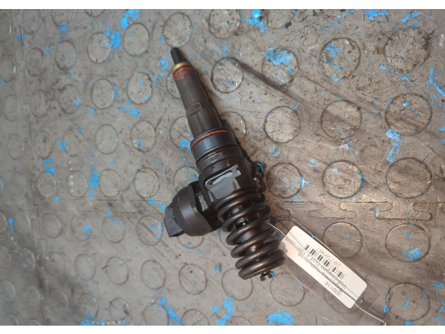 Форсунка топливная Volkswagen Golf 4 1997-2006 038130073AJ, 038130079CX