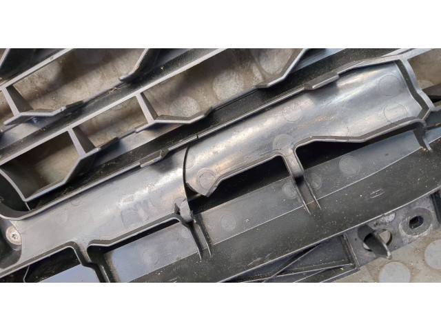 Решетка радиатора  Audi Q2 2016-2021           