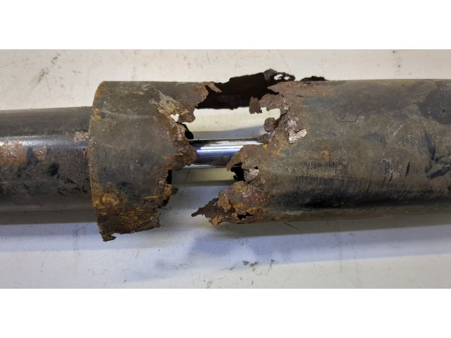 Стойка амортизатора  Mitsubishi Montero Sport / Pajero Sport 1996-2008      