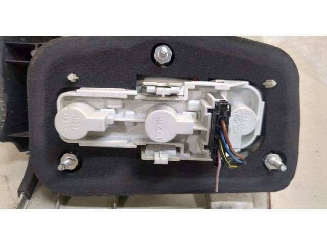 Задний фонарь          