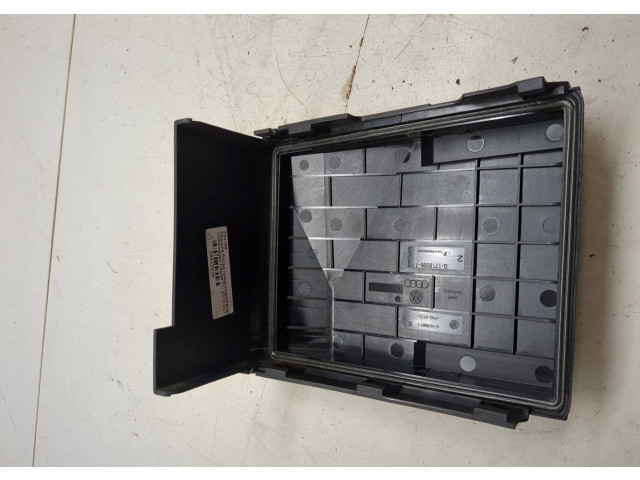 Крышка блока предохранителей Volkswagen Passat CC 2012-2017