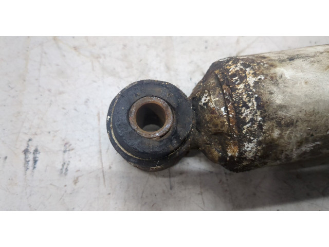 Стойка амортизатора  Mitsubishi Pajero 1990-2000      