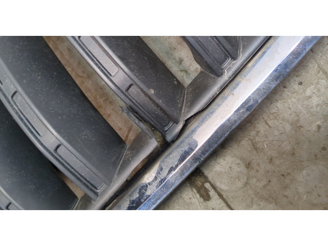 Решетка радиатора  Skoda Yeti 2013-2018          5l0853668a