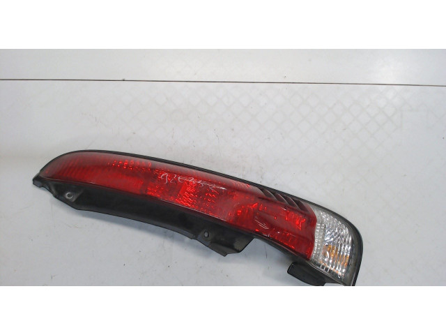 Задний фонарь Daihatsu Terios 1
