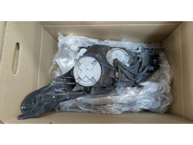 Фара передняя  Toyota Avensis 3 2008-2018 правая 