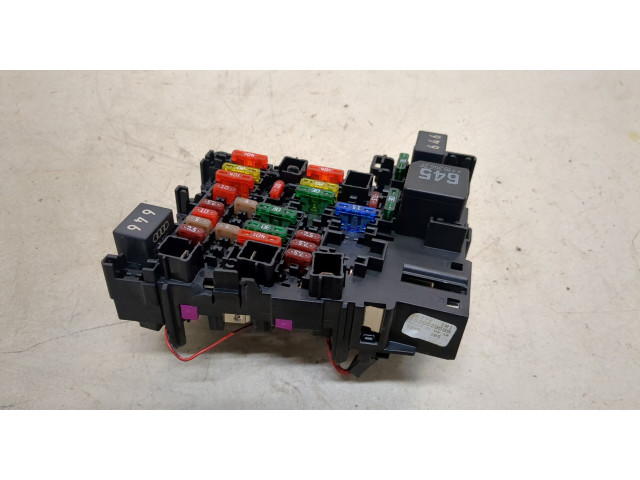 Блок предохранителей Skoda Octavia (A7) 2017-2021 5Q0937615C