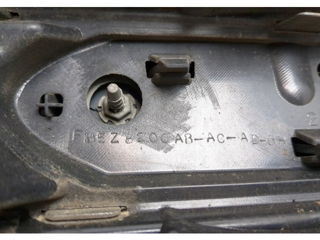 Решетка радиатора  Ford Explorer 2015-2019          FB5Z8200AC