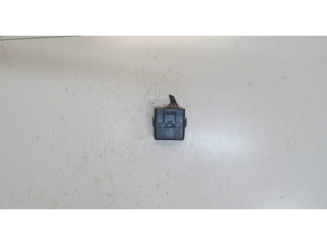 Блок реле Mitsubishi Pajero / Montero 2000-2006 MR495668 3.5