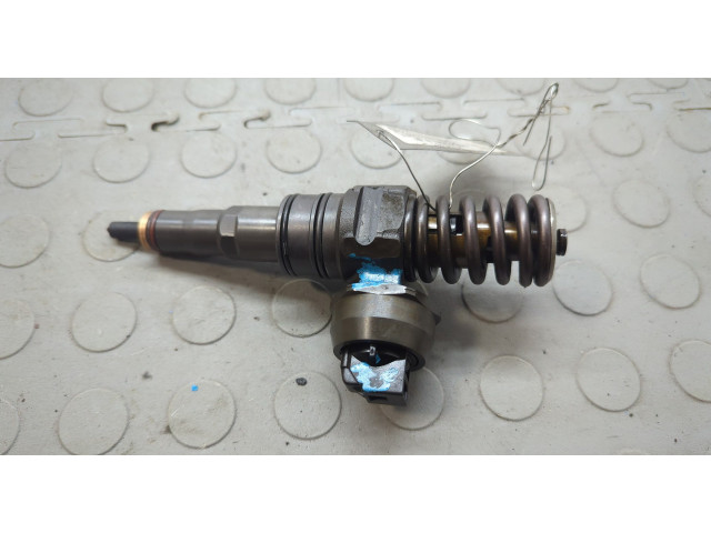 Форсунка топливная  Seat Leon 2 2005-2012    038130073BN     