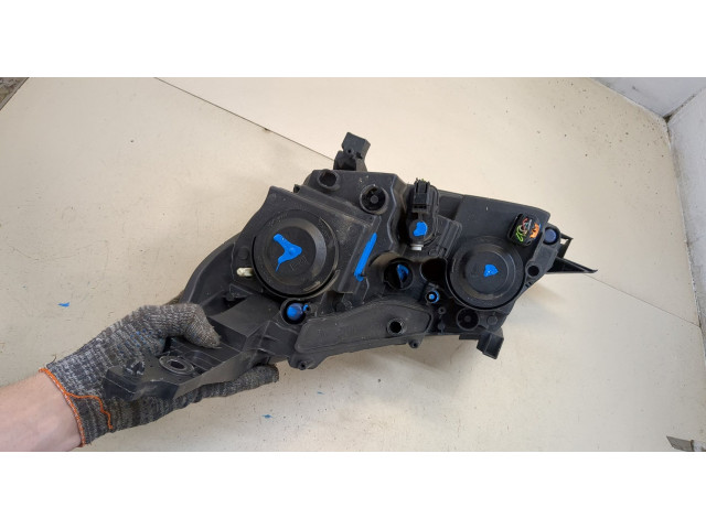 Фара передняя  Peugeot 2008 2013-2019 правая 